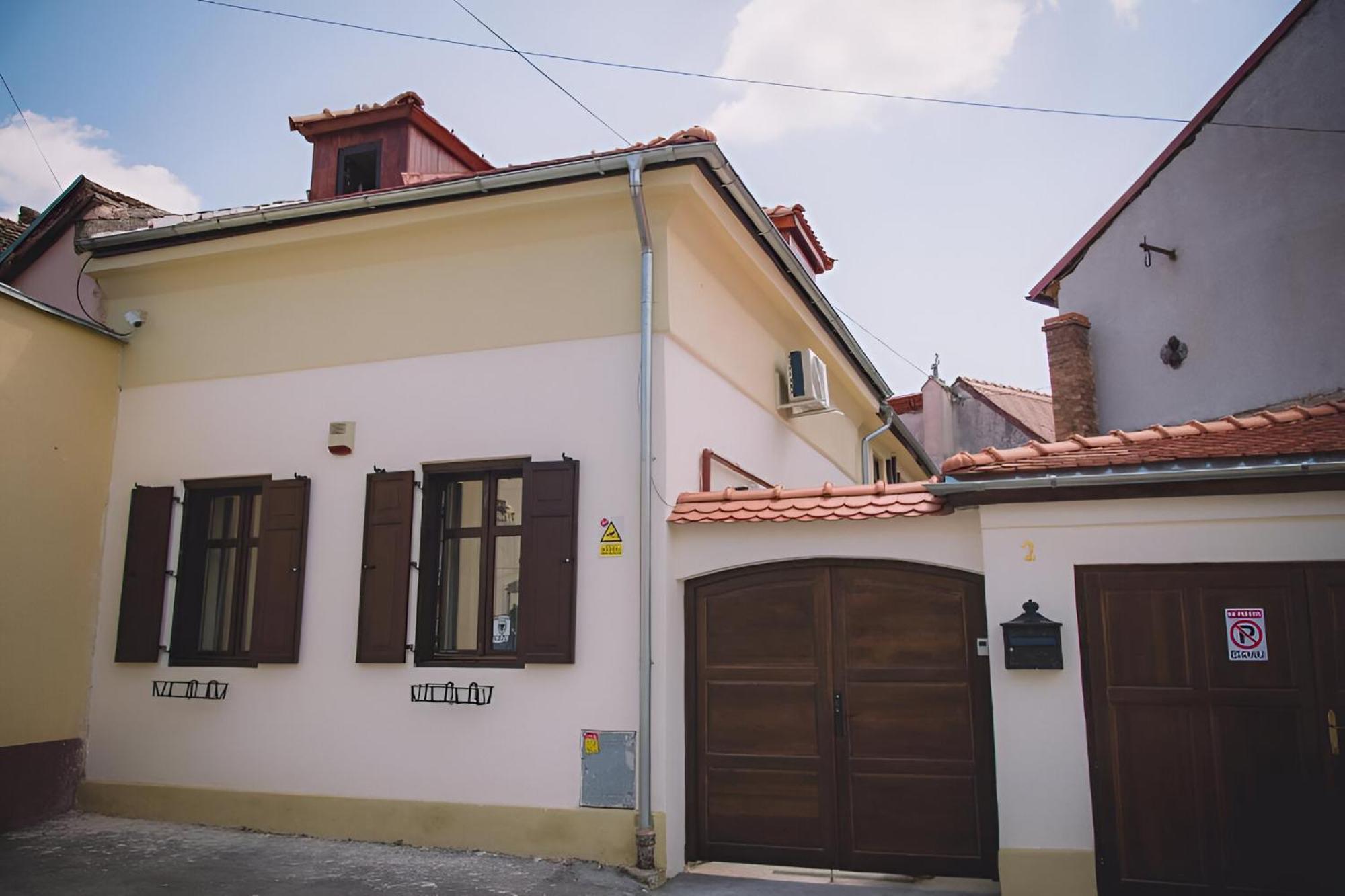 Aparthotel Cochet House Sibiu Esterno foto