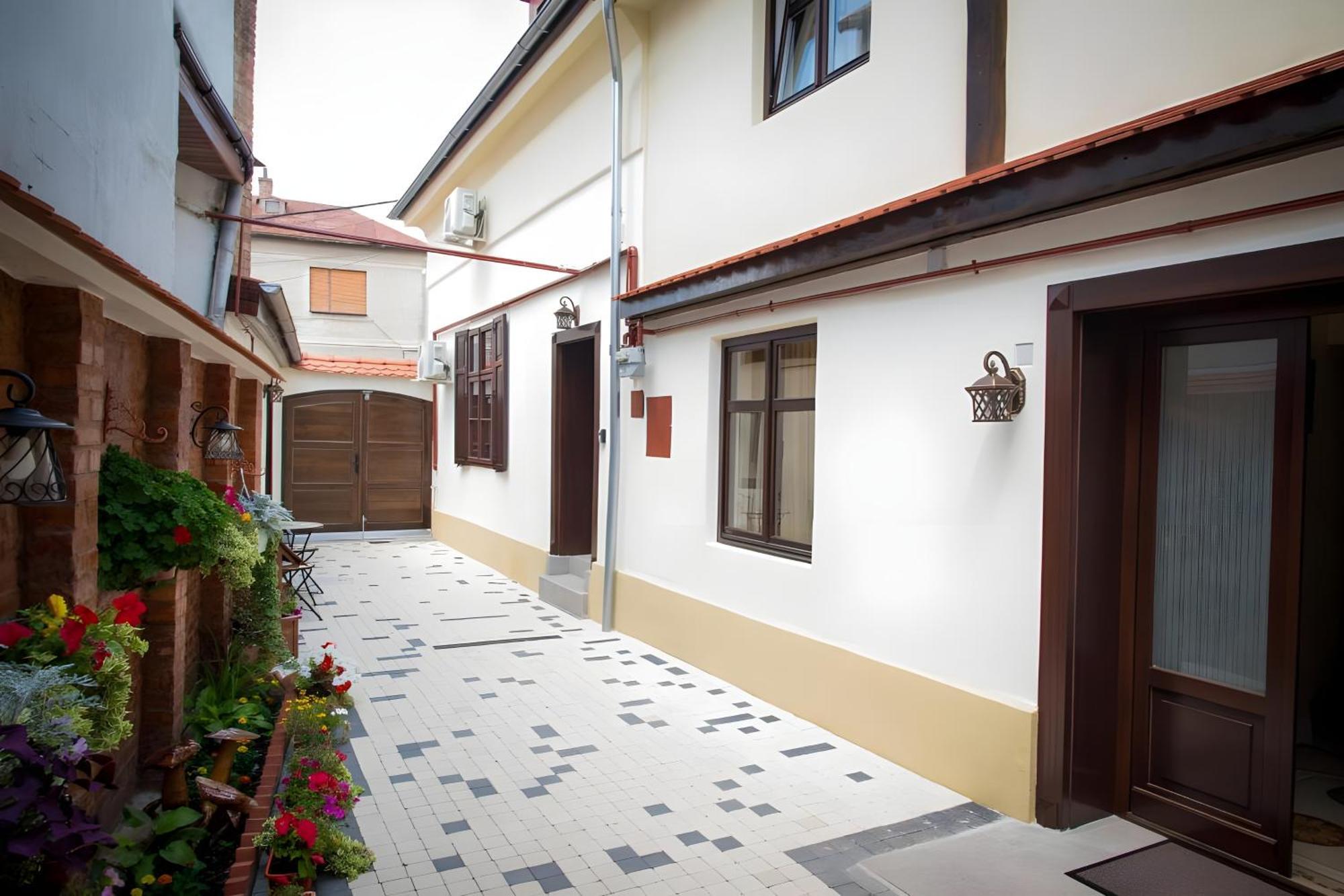 Aparthotel Cochet House Sibiu Esterno foto